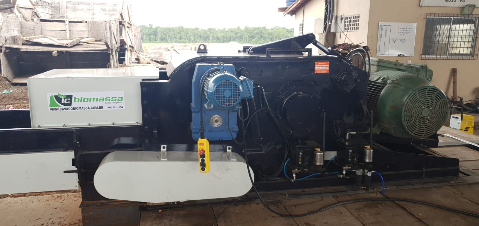 Picador industrial com motor e comando